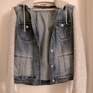 EUC, cute denim jacket with sweater sleeves and removable hood, flattering fit M